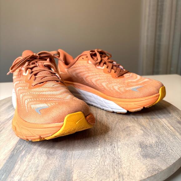 Hoka One One Arahi 6 Women’s Running Shoes Size 8 B Peach Orange Sneakers - Picture 1 of 9